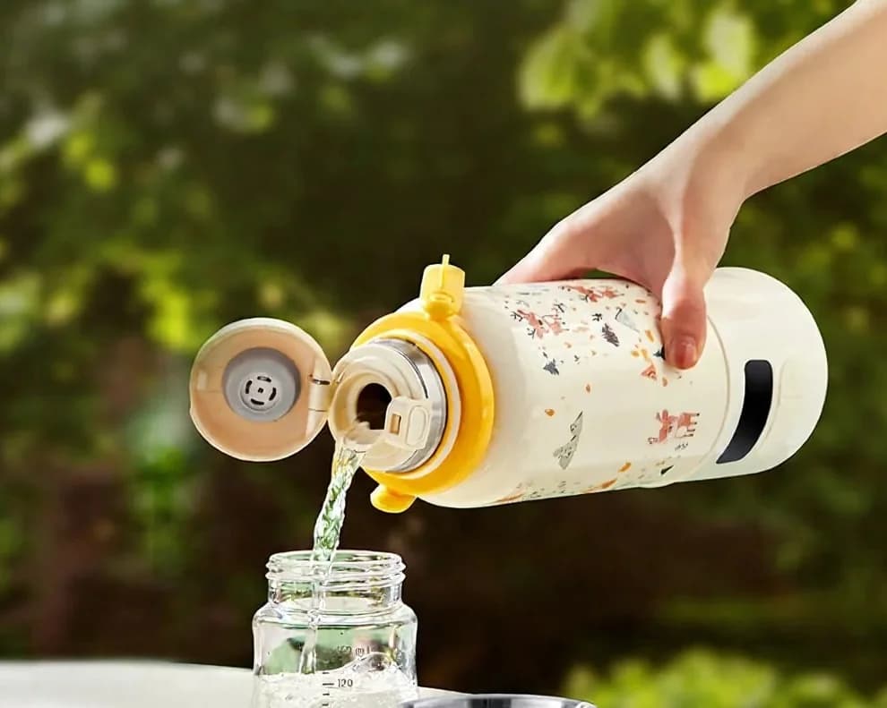 Cốc đun nước điện cầm tay đun sôi 100°C và có bộ điều nhiệt