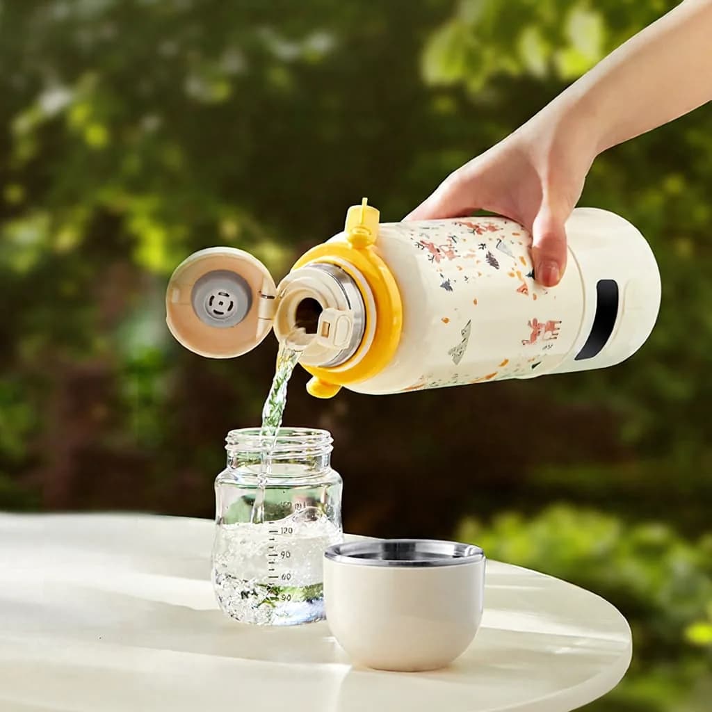 Cốc đun nước điện cầm tay đun sôi 100°C và có bộ điều nhiệt